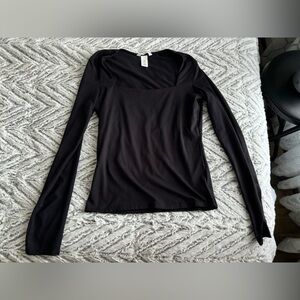 H&M black square neck line long sleeve top